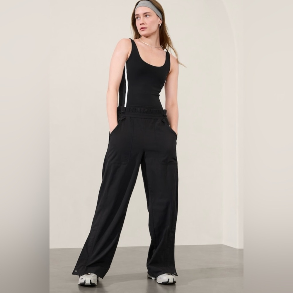 NWT-Athleta Black Trekkie Parachute Pant, Size 4 Petite
